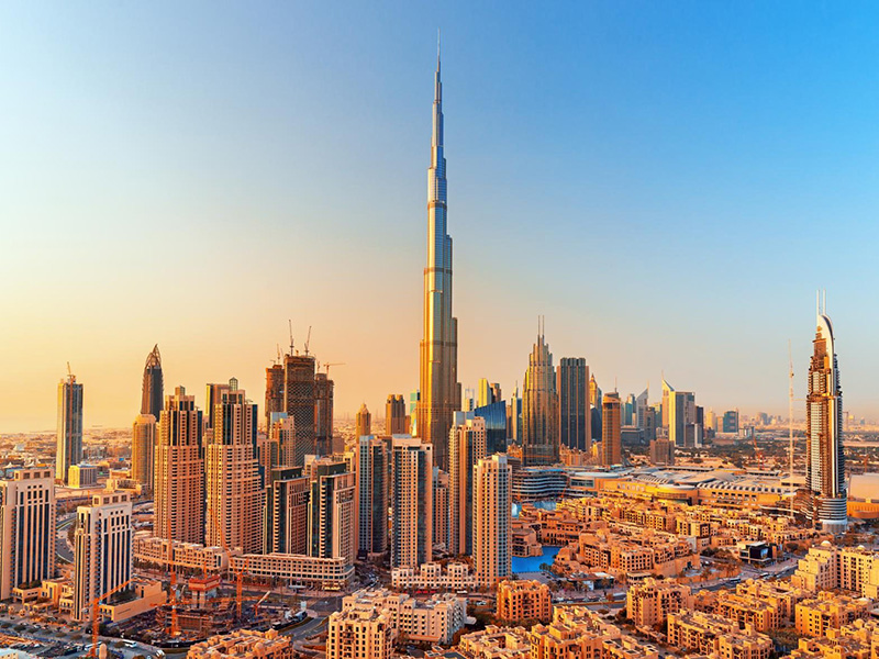 نجوم كرة القدم العالميون يتوافدون إلى دبي لقضاء إجازة رأس السنة